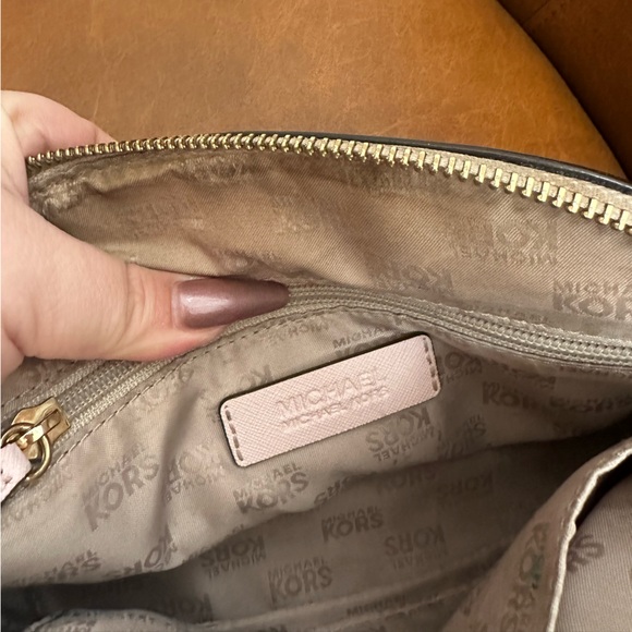 Michael Kors Jet Set Travel Medium Dome Crossbody Bag in Powder Blush - Picture 6 of 6